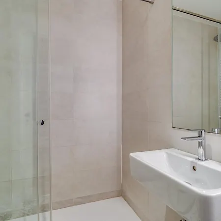 Guest Ready - Modern By Port Apartmán